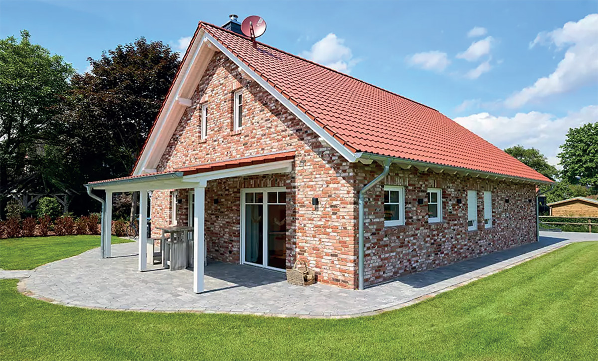 Einfamilienhaus mit roten Klinkern und Satteldach
